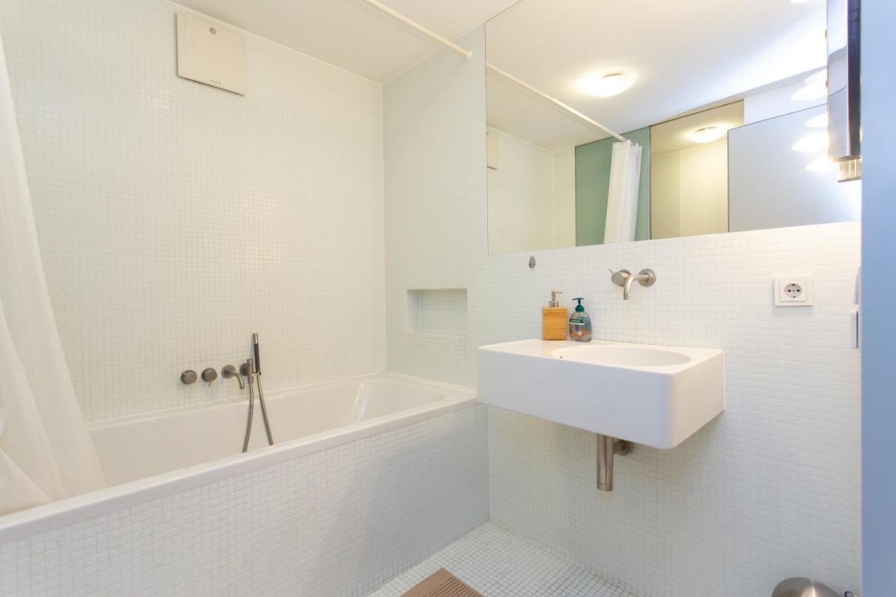 Fullhouse - - M14 - Balcony - Smarttv *