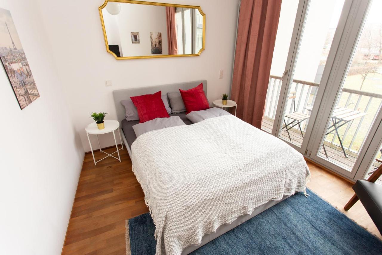 Fullhouse - - M14 - Balcony - Smarttv *