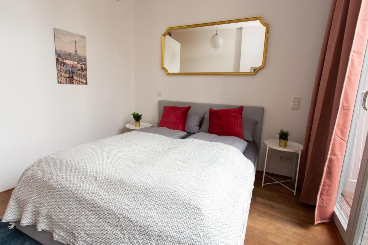Apartment Fullhouse - - M14 - Balcony - Smarttv *