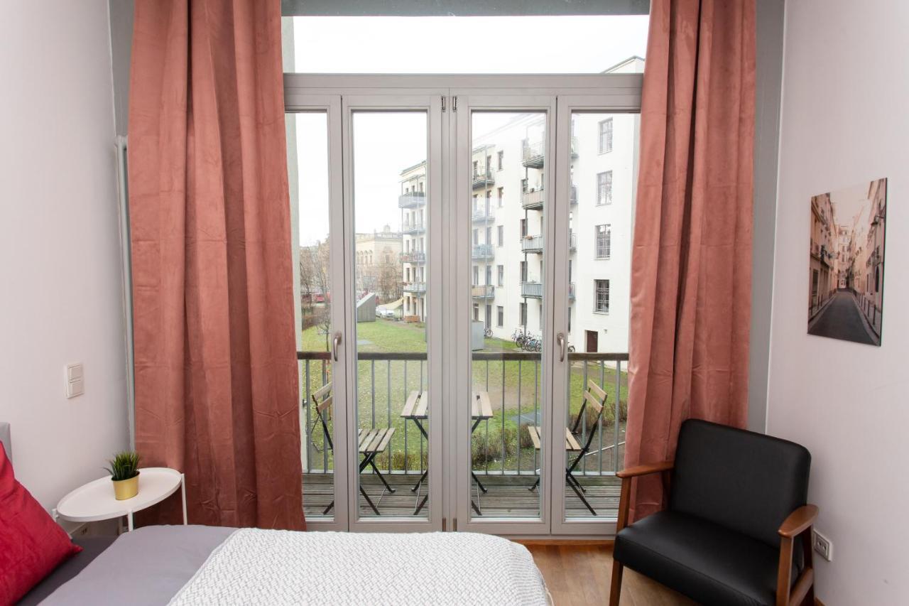 Fullhouse - - M14 - Balcony - Smarttv Apartment *