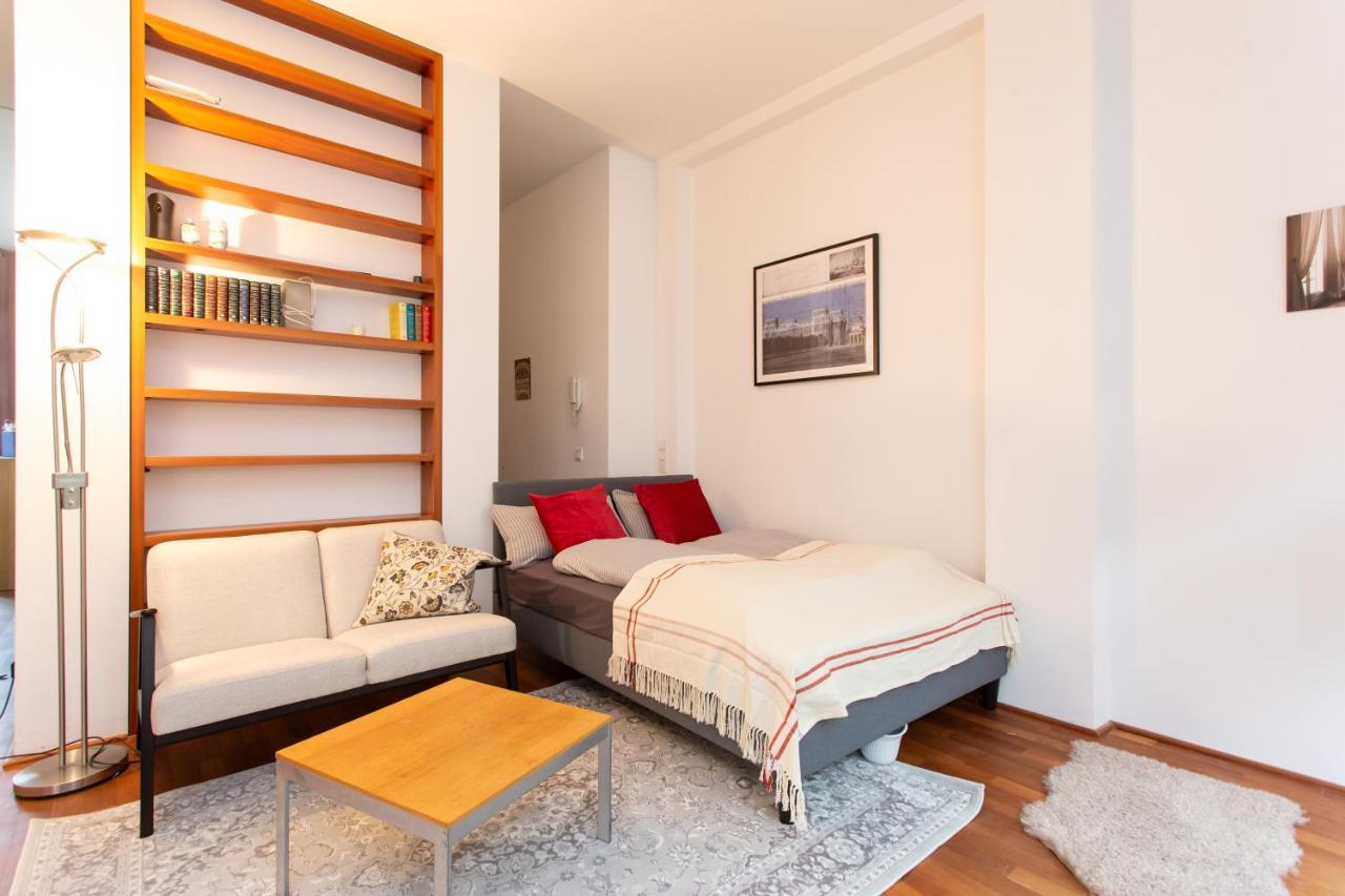 Fullhouse - - M14 - Balcony - Smarttv *