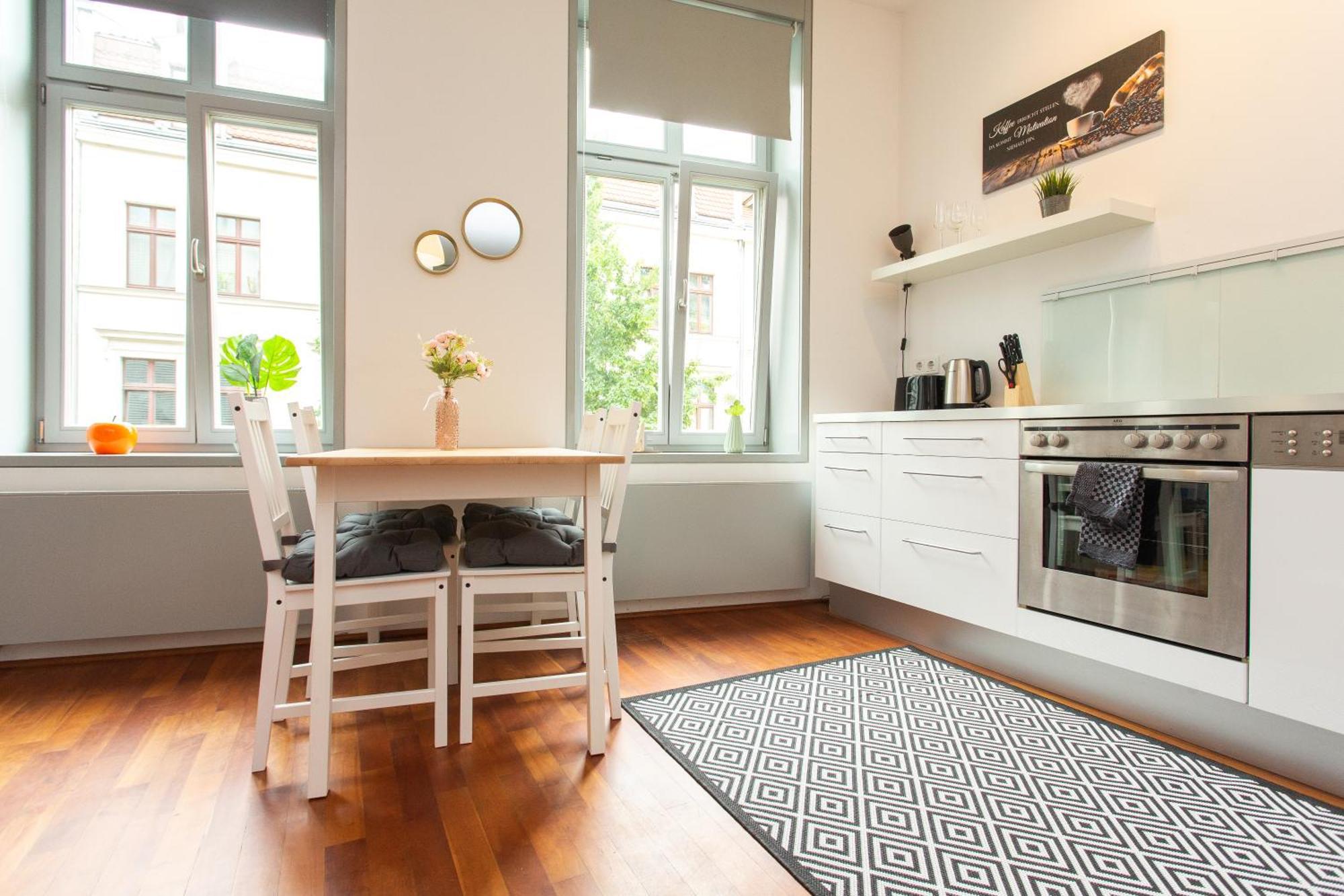 Fullhouse - - M14 - Balcony - Smarttv Apartment